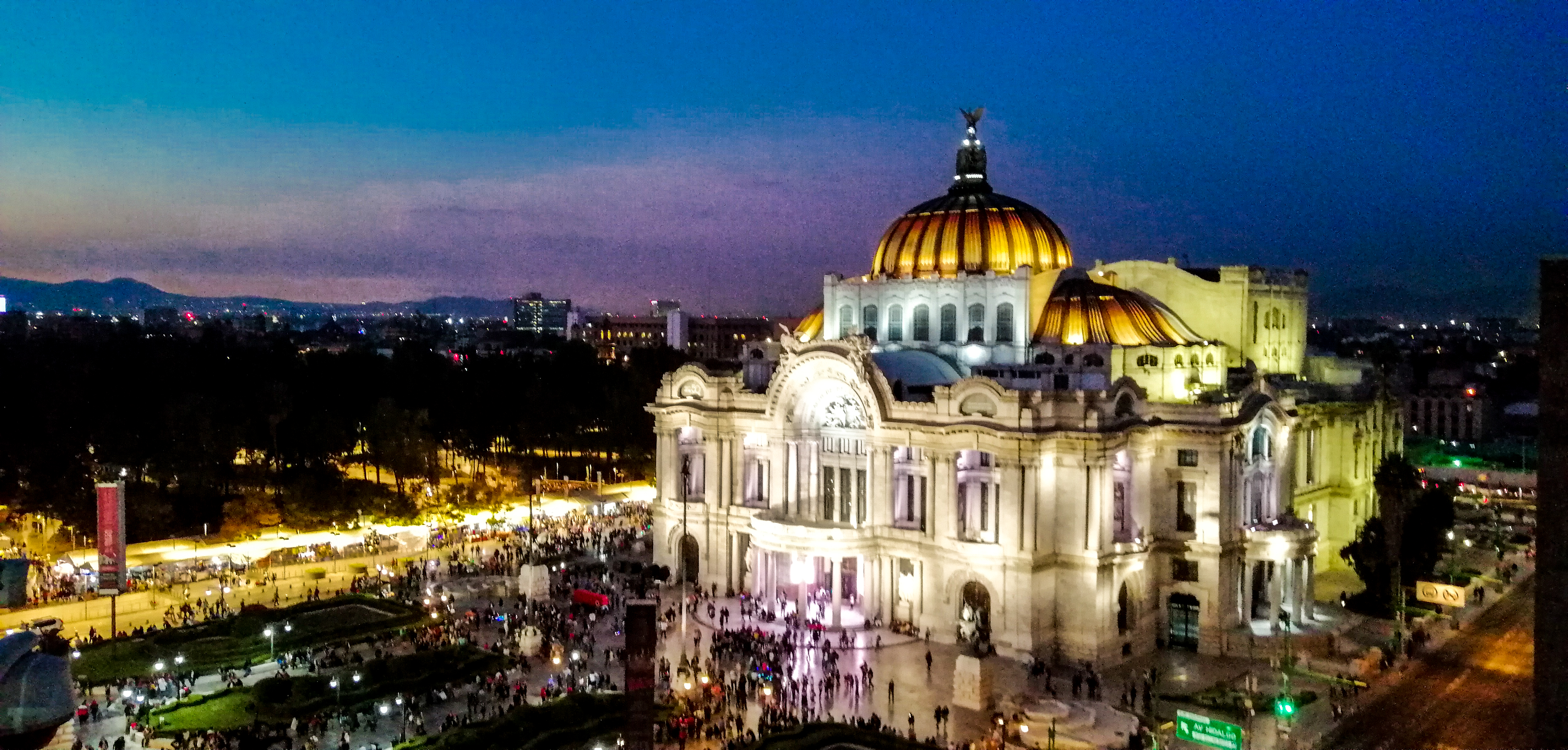 Palacio de Bellas Artes al anochecer en Ciudad de México
